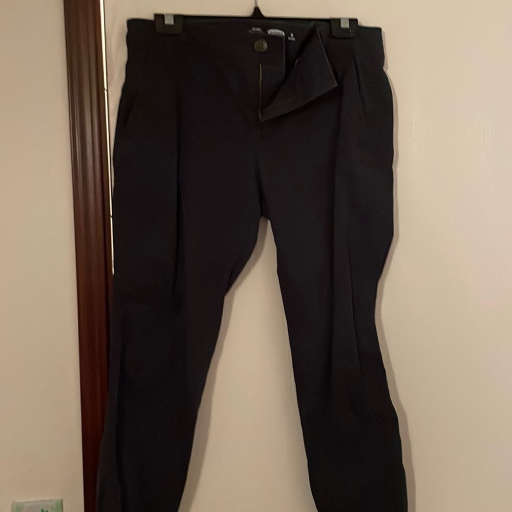Free pant. Khaki type in navy